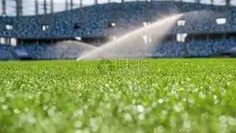 英超战况激烈！曼城仅领先榜首4分边缘，曼联第7位惊险，利物浦跌落至第8！五大豪强共积18分，悬念重重！