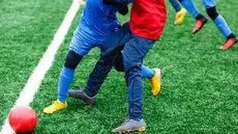 《逆袭奇迹！谢维军自爆曾拒绝津门虎中卫位置，如今闪耀成球队灵魂》